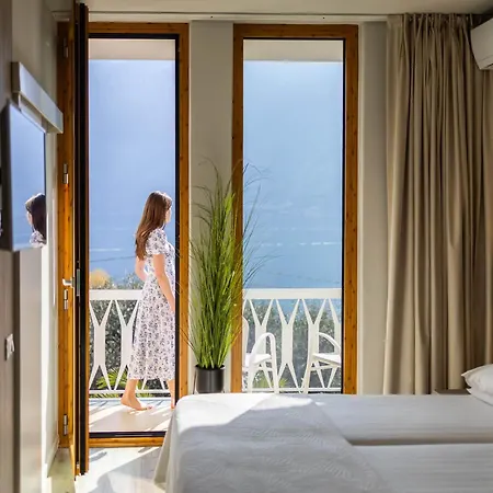 Hotel Riviera Panoramic Green Resort Limone sul Garda Exterior photo